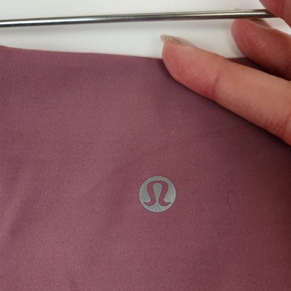 Lululemon In Movement Shorts Mauve Size 8. - Picture 3 of 8